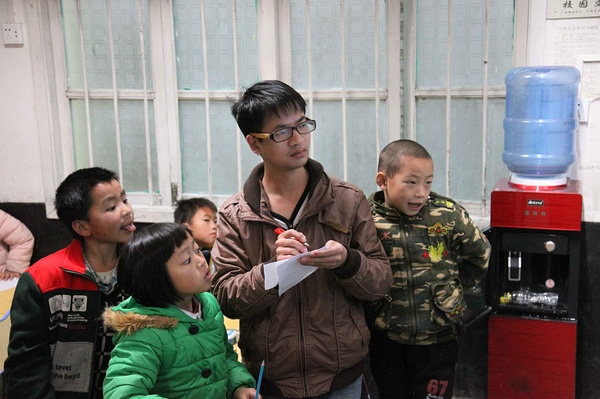 支教最新动态，小巷深处的特色小店与教育之旅的探索